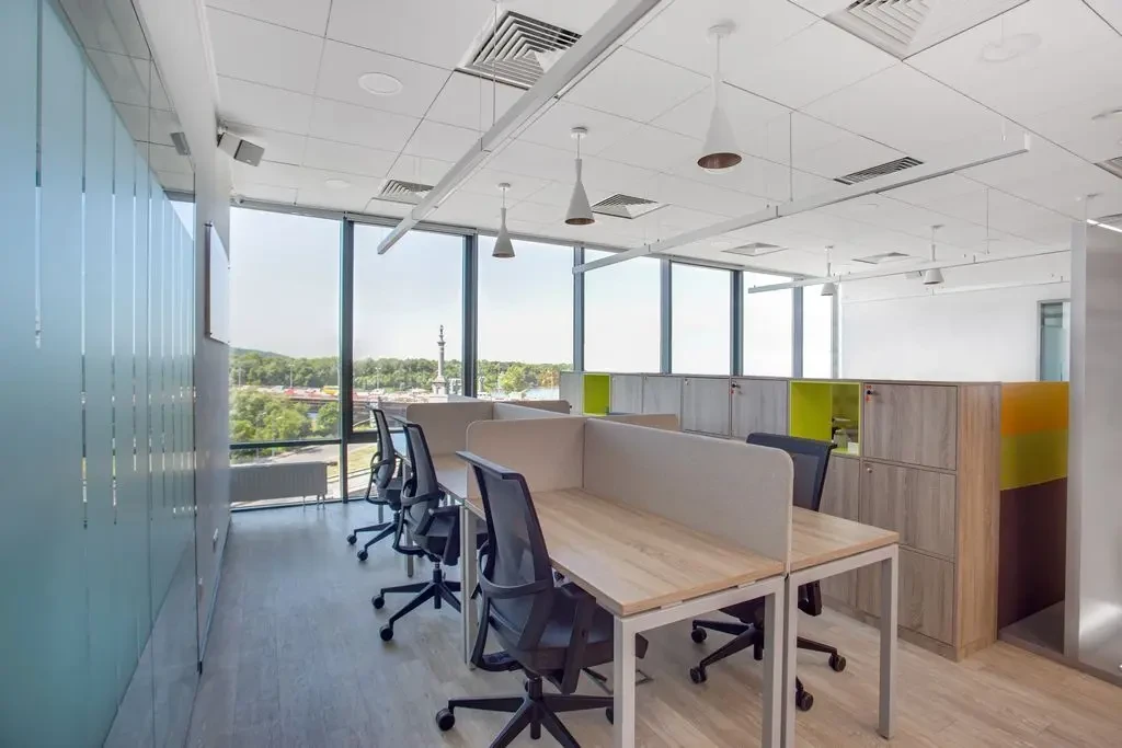 Обирайте власний стиль роботи - в бізнес-центрі Silver Breeze 8