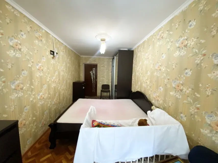 Продаю хорошу 2к.квартиру в Лісках 6