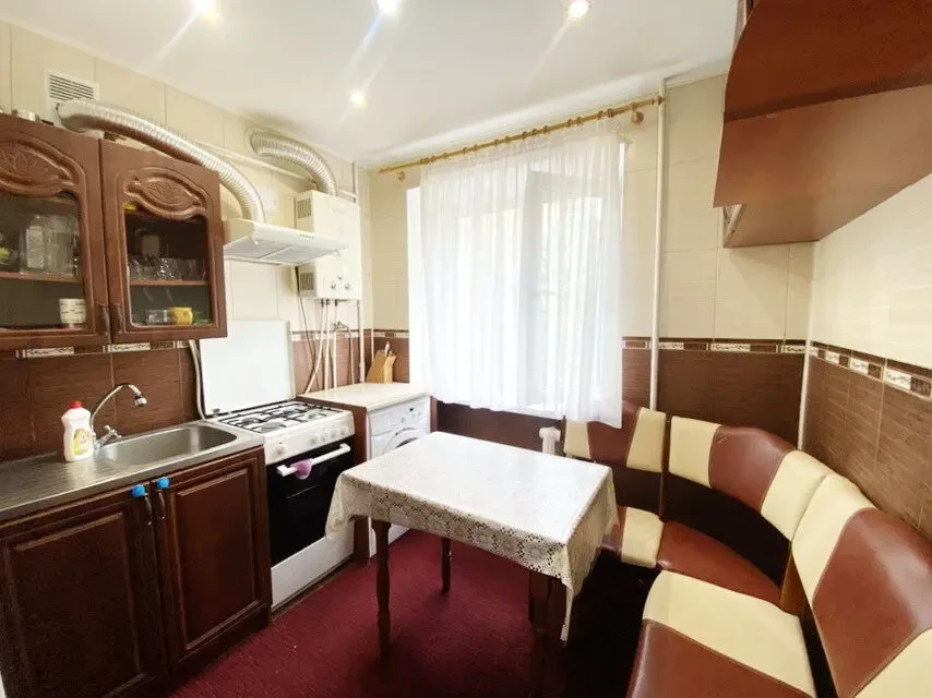 Продаю хорошу 2к.квартиру в Лісках