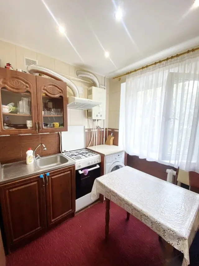 Продаю хорошу 2к.квартиру в Лісках 2