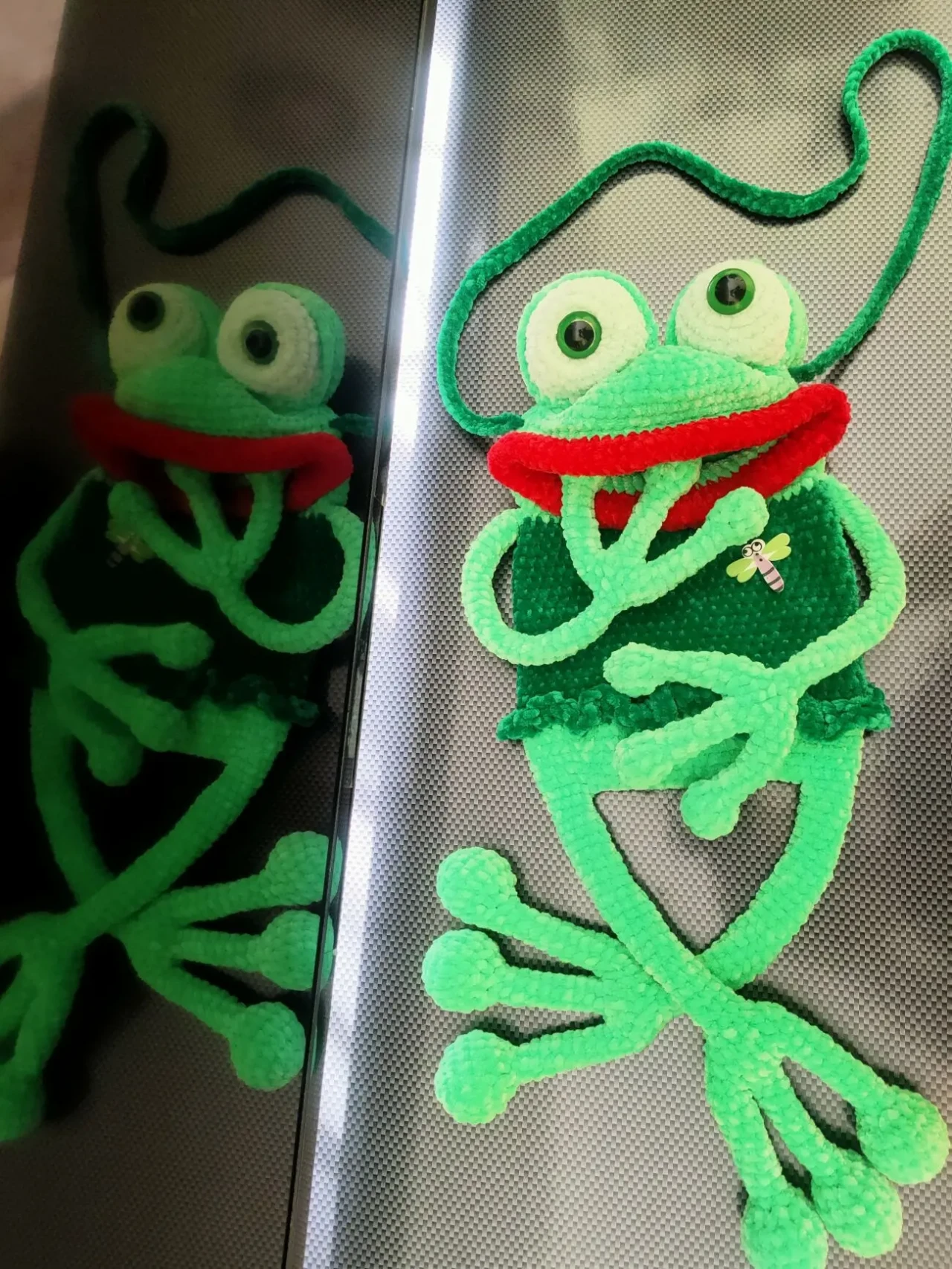 Жабка  іграшка м'яка в'язана  сумочка для телефону