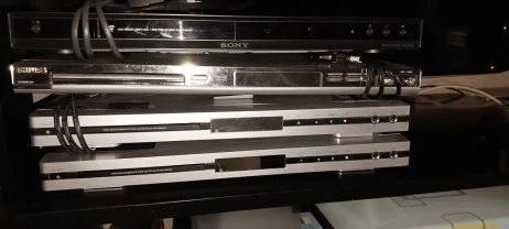 Чотири СД-ДВД -ПІД РЕМОНТ.