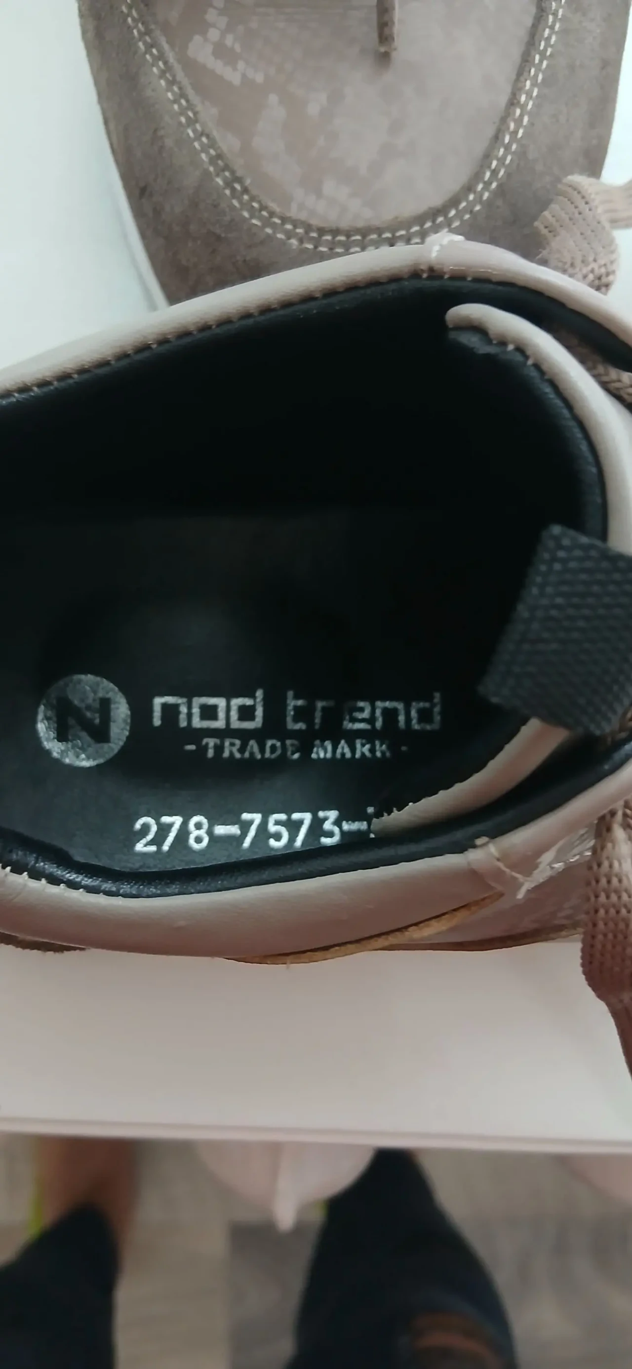 Кросівки жіночі 4