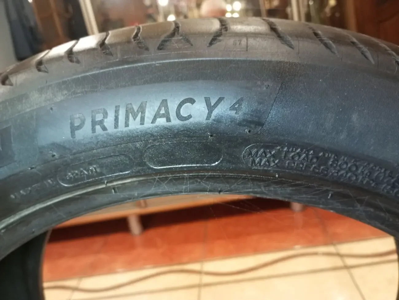 Автошини MICHELIN 245/45 R18