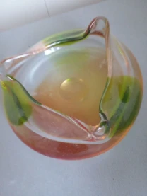 Винтажная пепельница из гнутого стекла Чехословакия