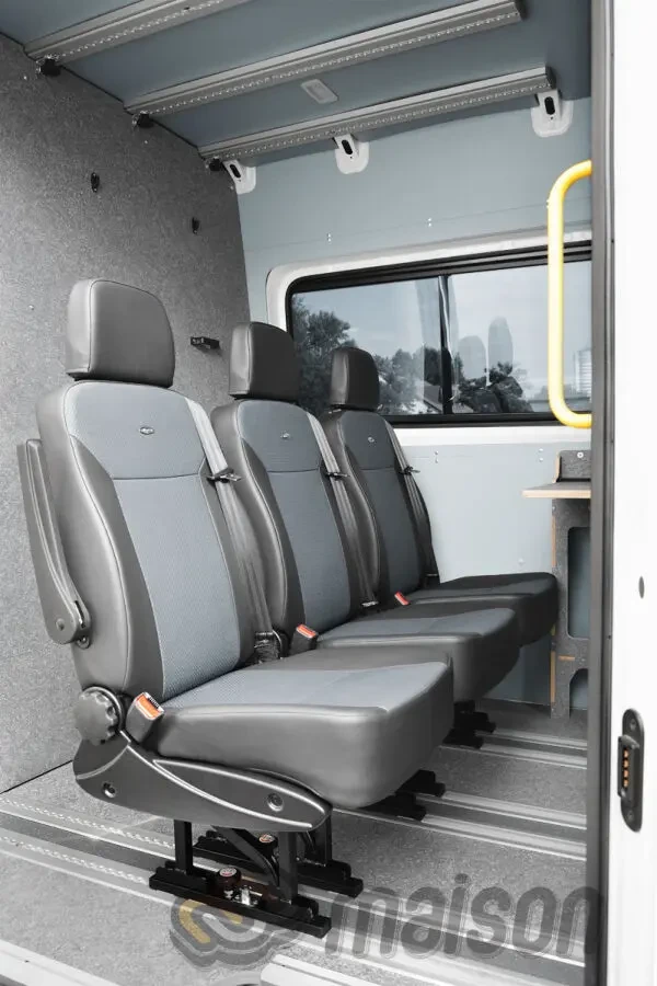 Продам вантажопасажирський Crafter 4