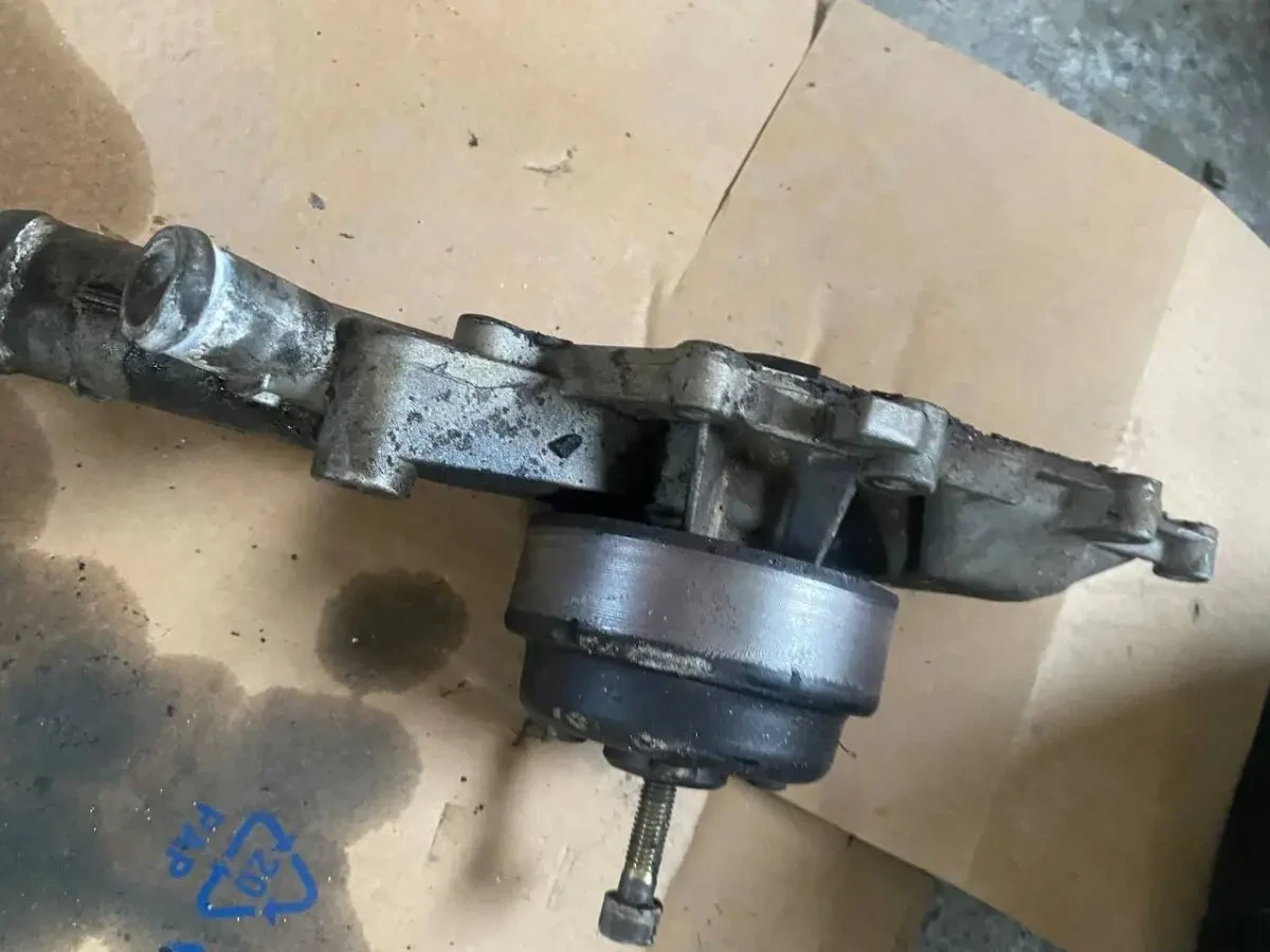 Помпа охолодження CDI OM 611, 612 Mercedes Sprinter, Vito, ML, E, C 2