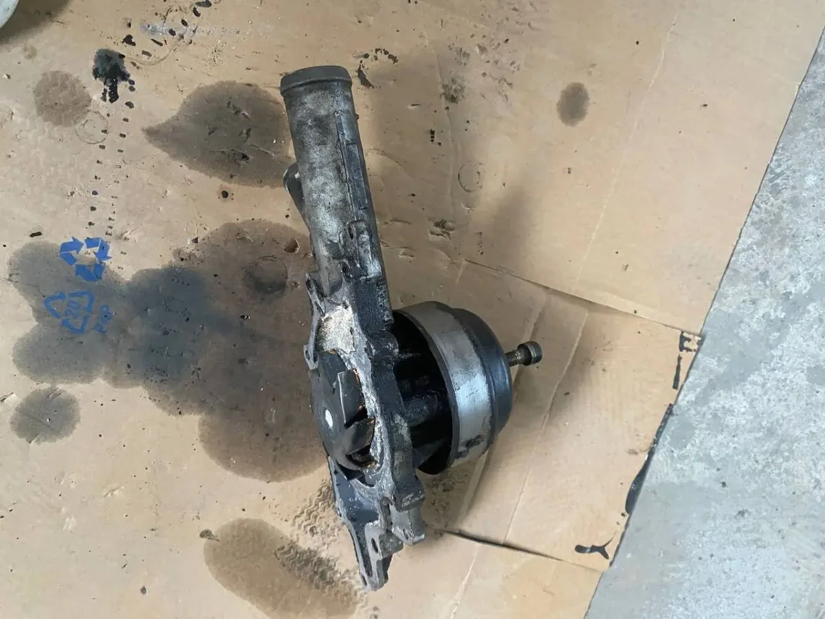 Помпа охолодження CDI OM 611, 612 Mercedes Sprinter, Vito, ML, E, C 5