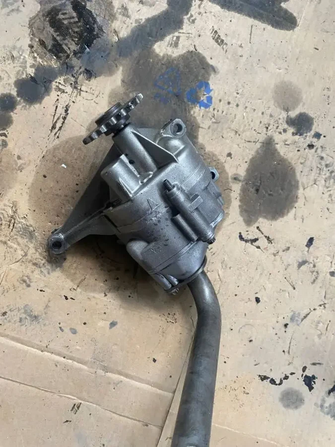 Mercedes Sprinter 2.2 tdi Масляний насос 3