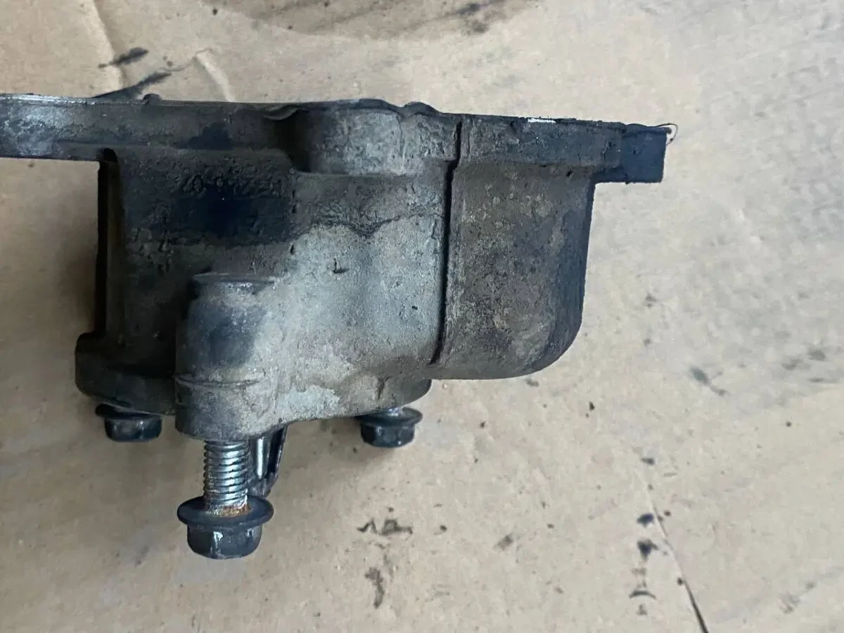 Корпус в зборі із термостатом NISSAN NAVARA D40 2.5 DTI 3