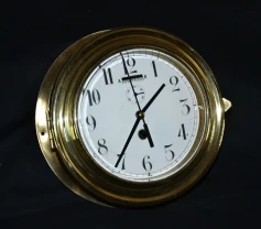 Судовые часы в латунном корпусе 200 мм.