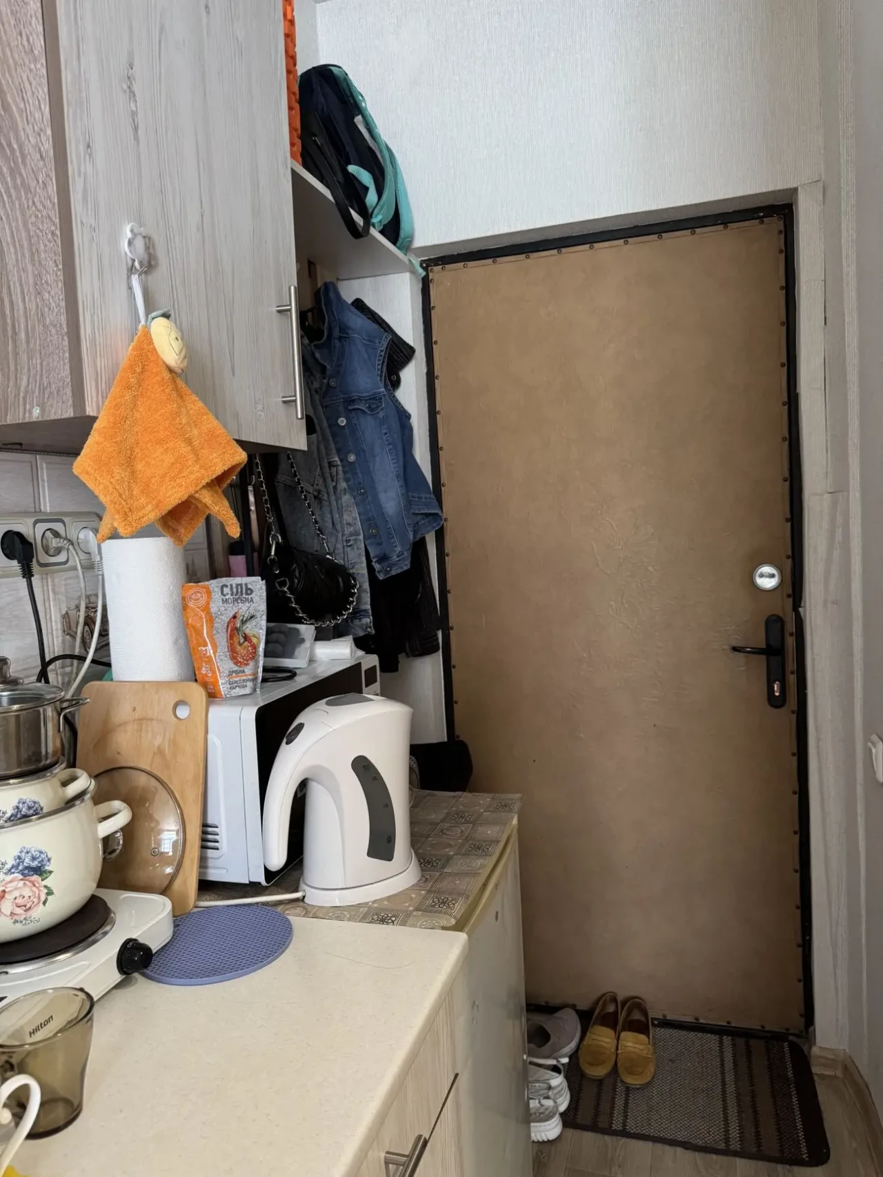 Продам гостинку, все своє. Центр міста. 4