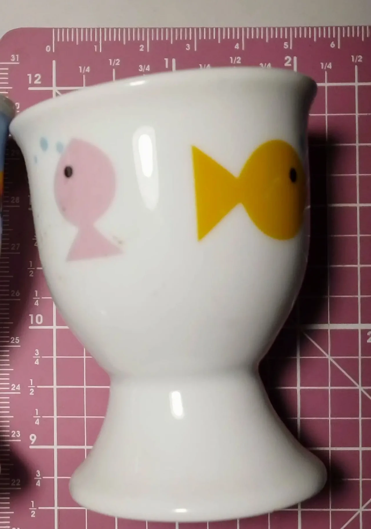 Подставка для яйца белая керамика рыбки, машинки