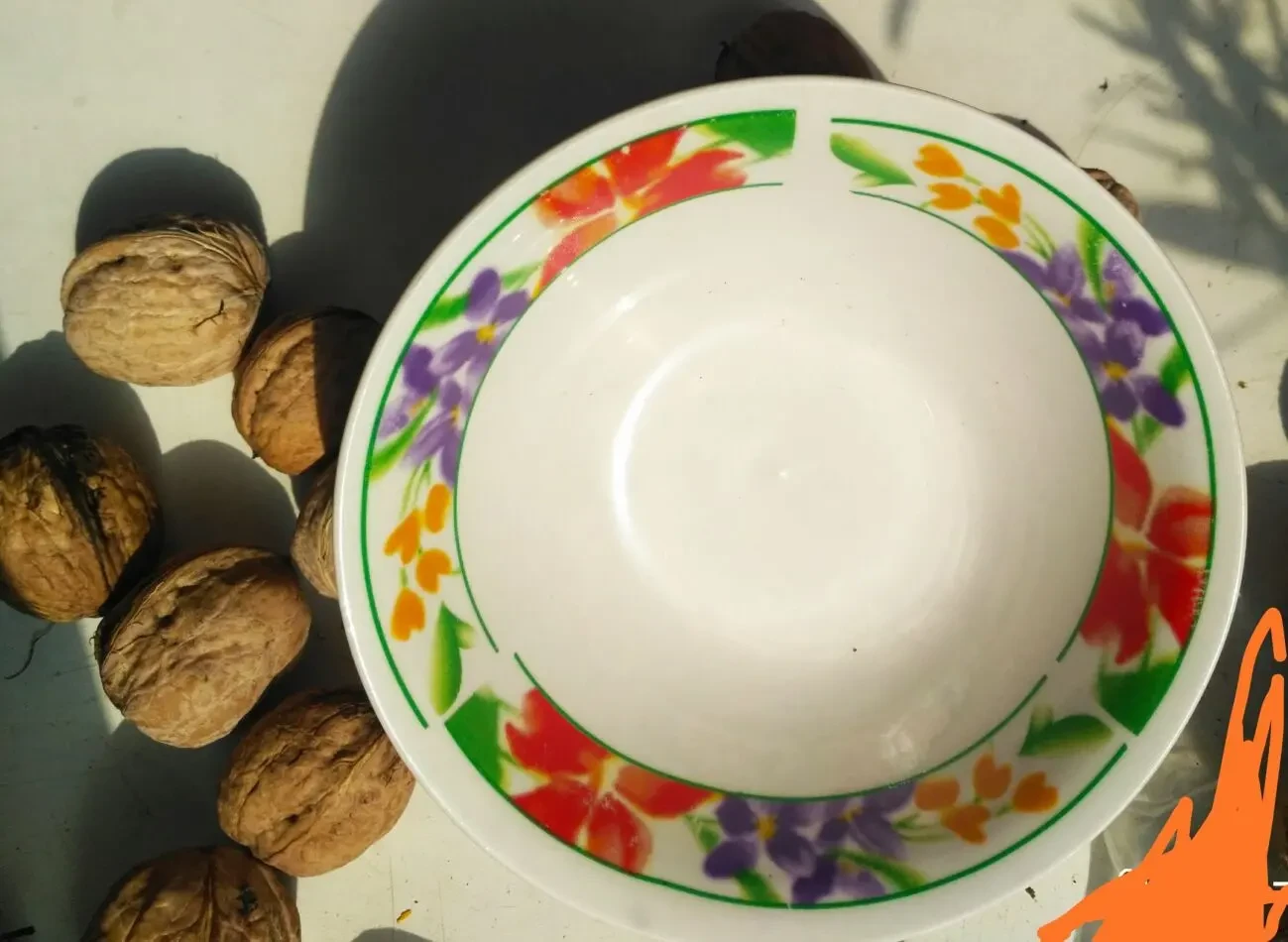 Новые Салатница, тарелка , пиала, конфетница 6 штук 8