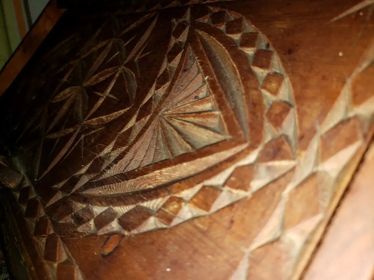 Большая антикварная шкатулка из дерева. 6