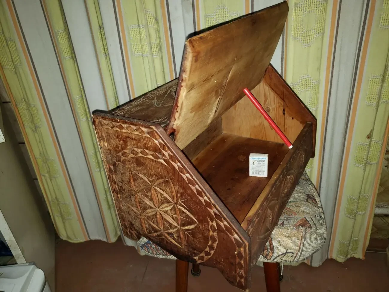 Большая антикварная шкатулка из дерева. 3