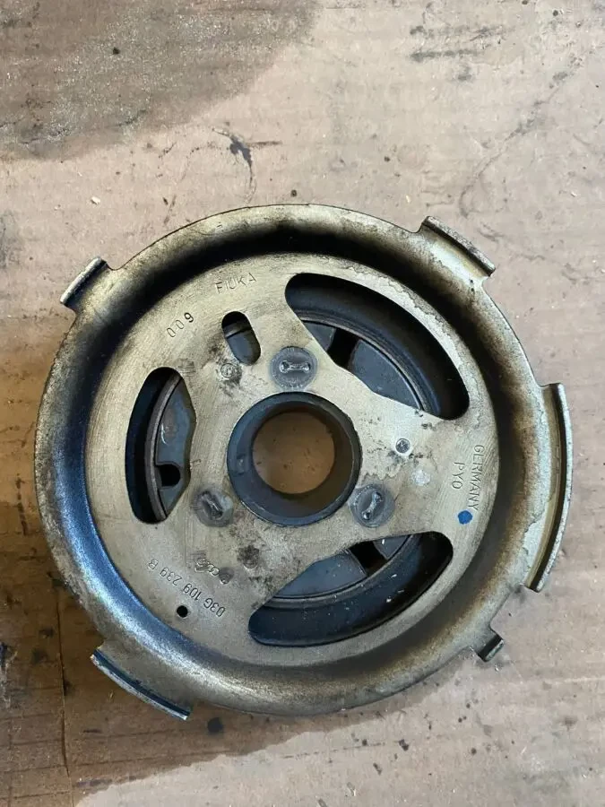 Фланець шестерні розпредвала Volkswagen Touran 2.0 TDI