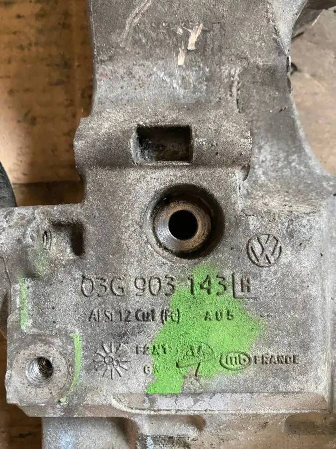 Ліва лапа двигуна Volkswagen Touran 2.0 TDI 2005р. 6