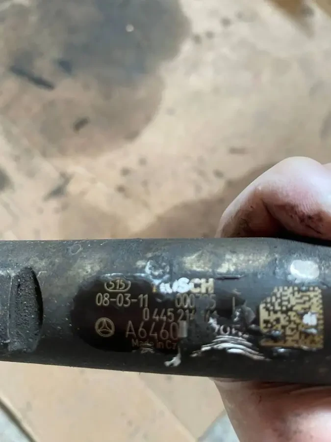 Паливна рейка для Mercedes-Benz Sprinter OM646 2