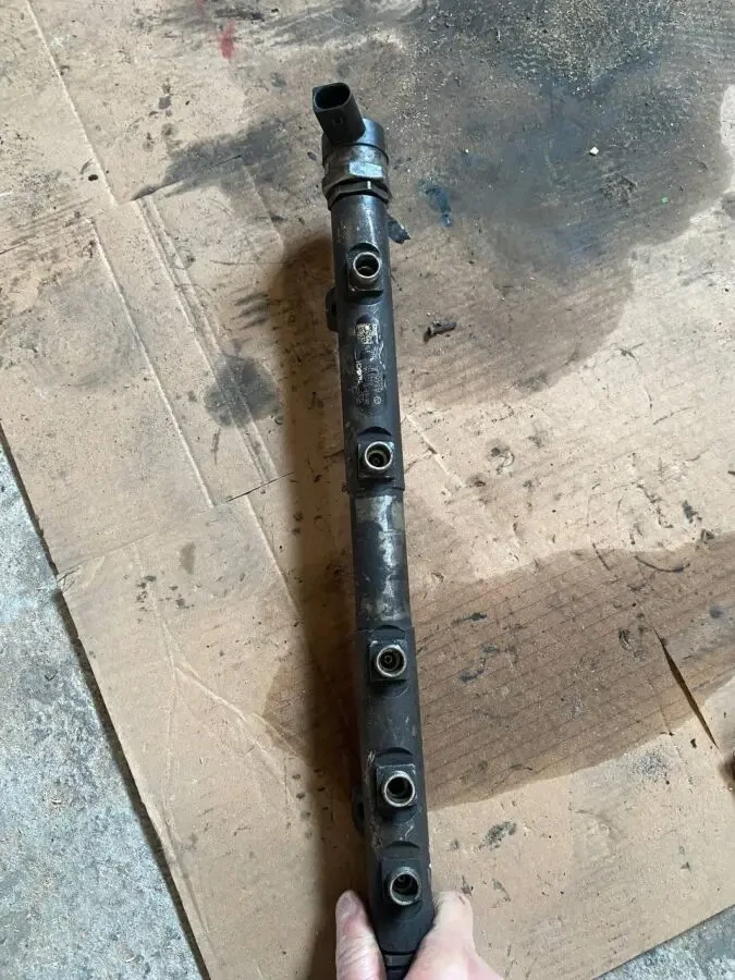 Паливна рейка для Mercedes-Benz Sprinter OM646 5