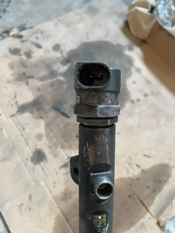 Паливна рейка для Mercedes-Benz Sprinter OM646 3