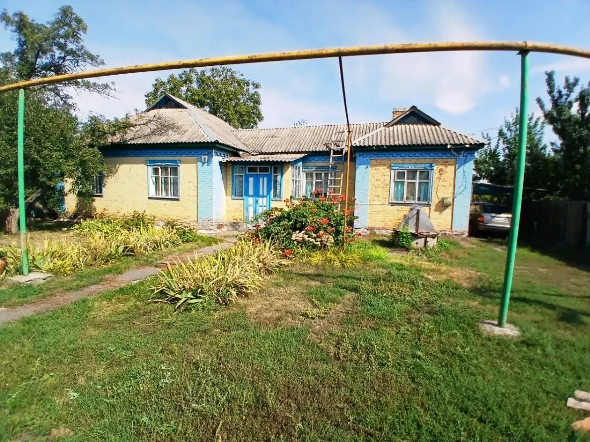 Затишний сімейний дім чекає на вас у місті Глобине Полтавської області