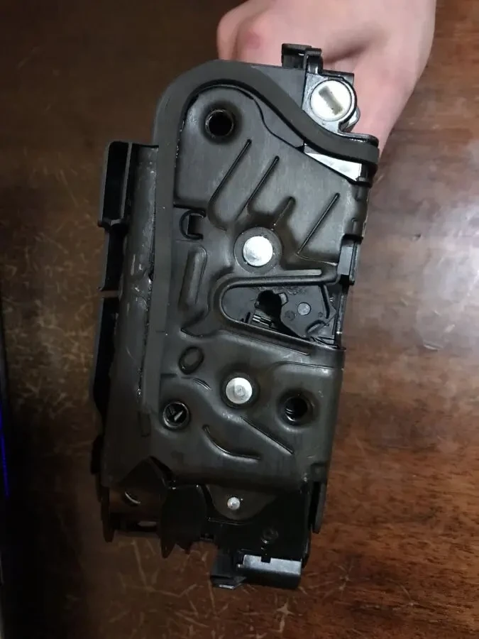 Продам 4 замки до дверей VW T5/6