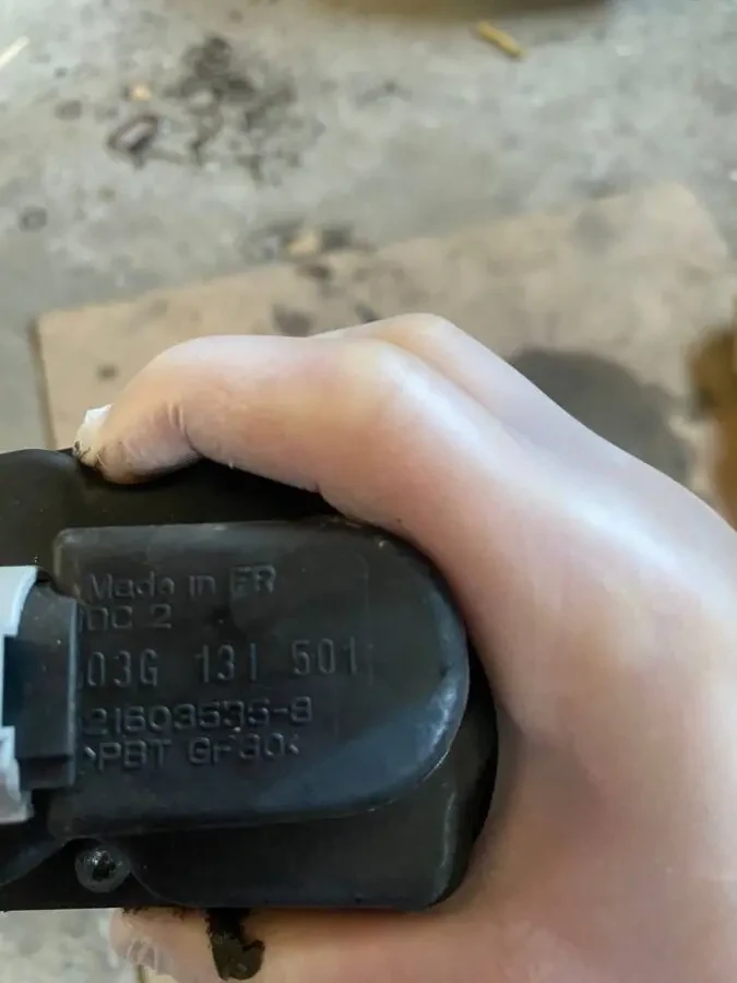 Клапан EGR електричний Volkswagen Touran 2.0 TDI 2