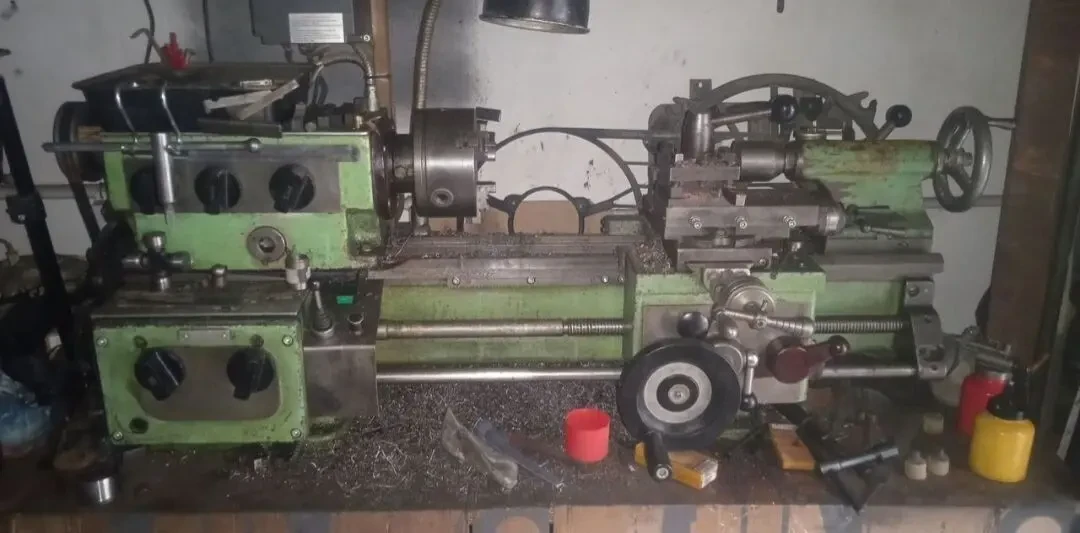 Продам токарний верстат ТВ-4 комплектний.