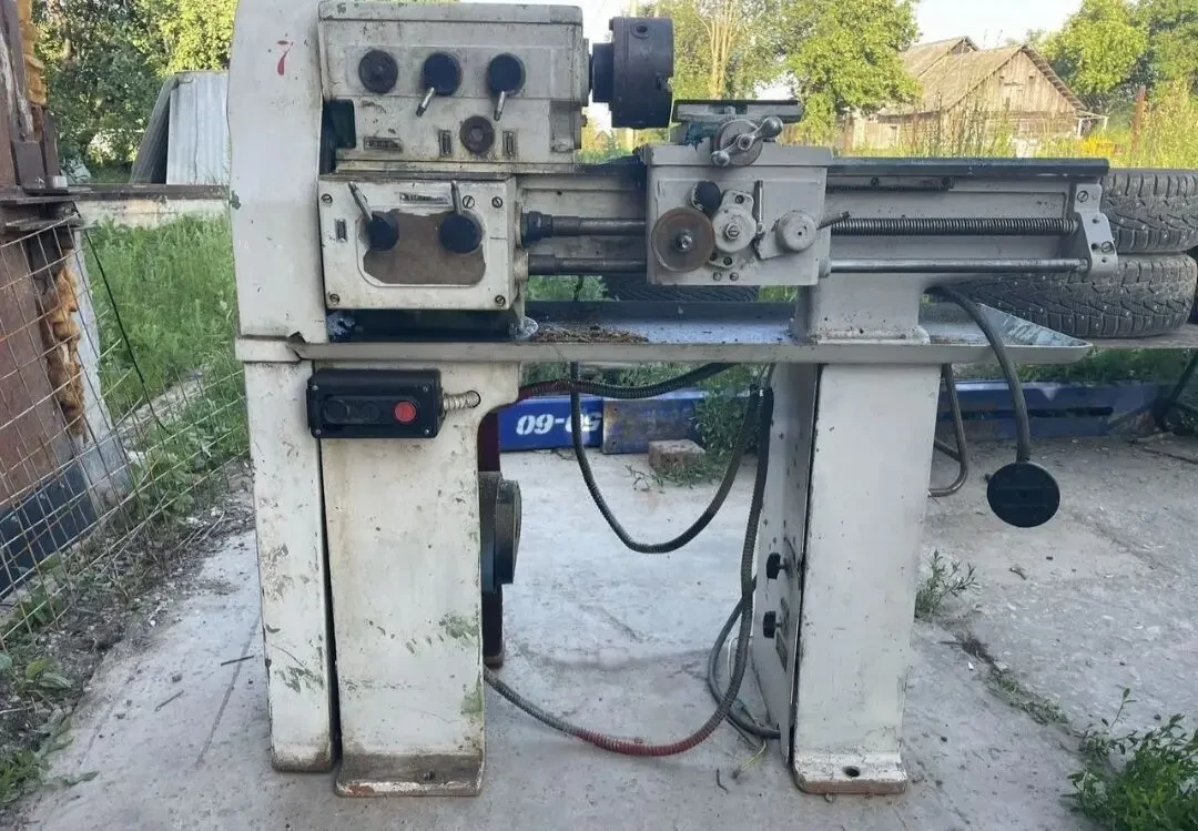 Продам токарний верстат ТВ-4 комплектний.