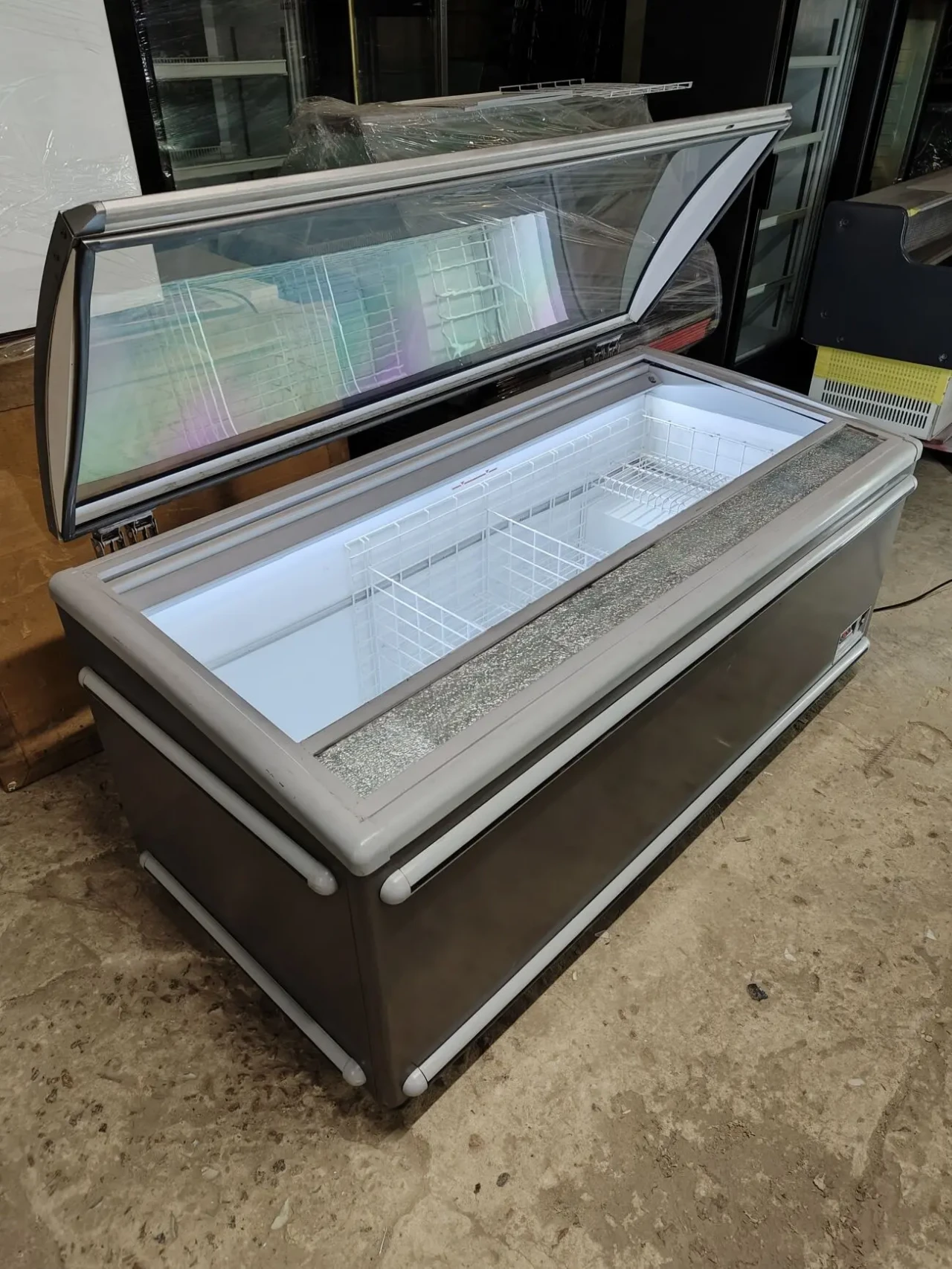 Холодильна вітрина універсальна, вітрина для м'яса, вітрина 4