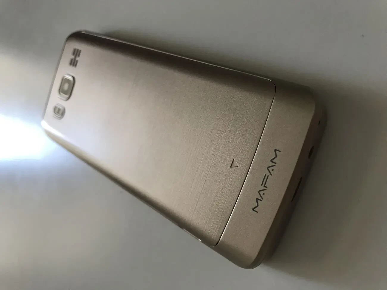 Мобільний телефон на 4 сімкарти 4