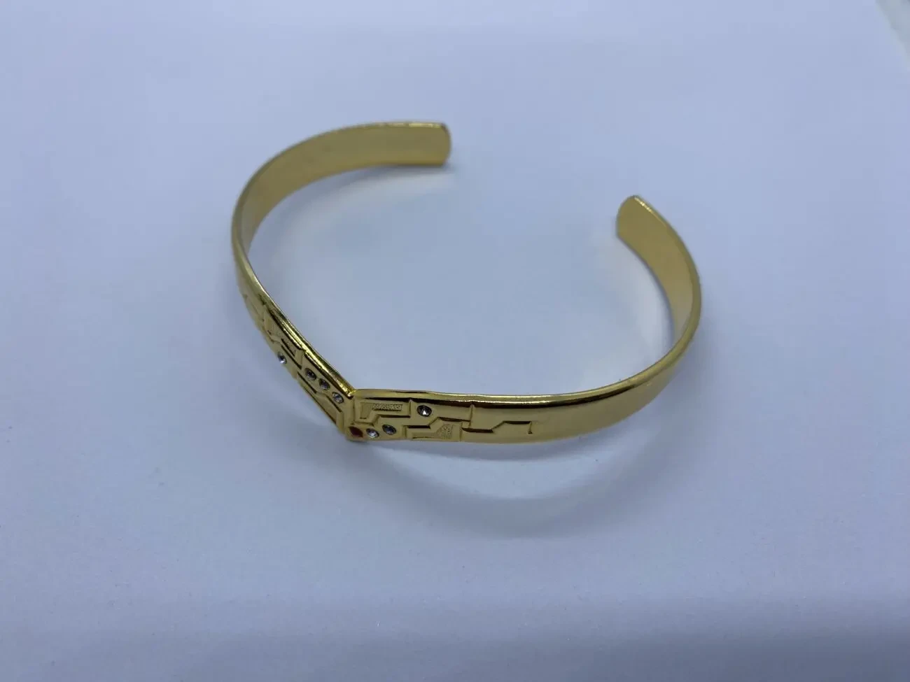 Вінтажний браслет-манжет золотистого кольору у формі v 3