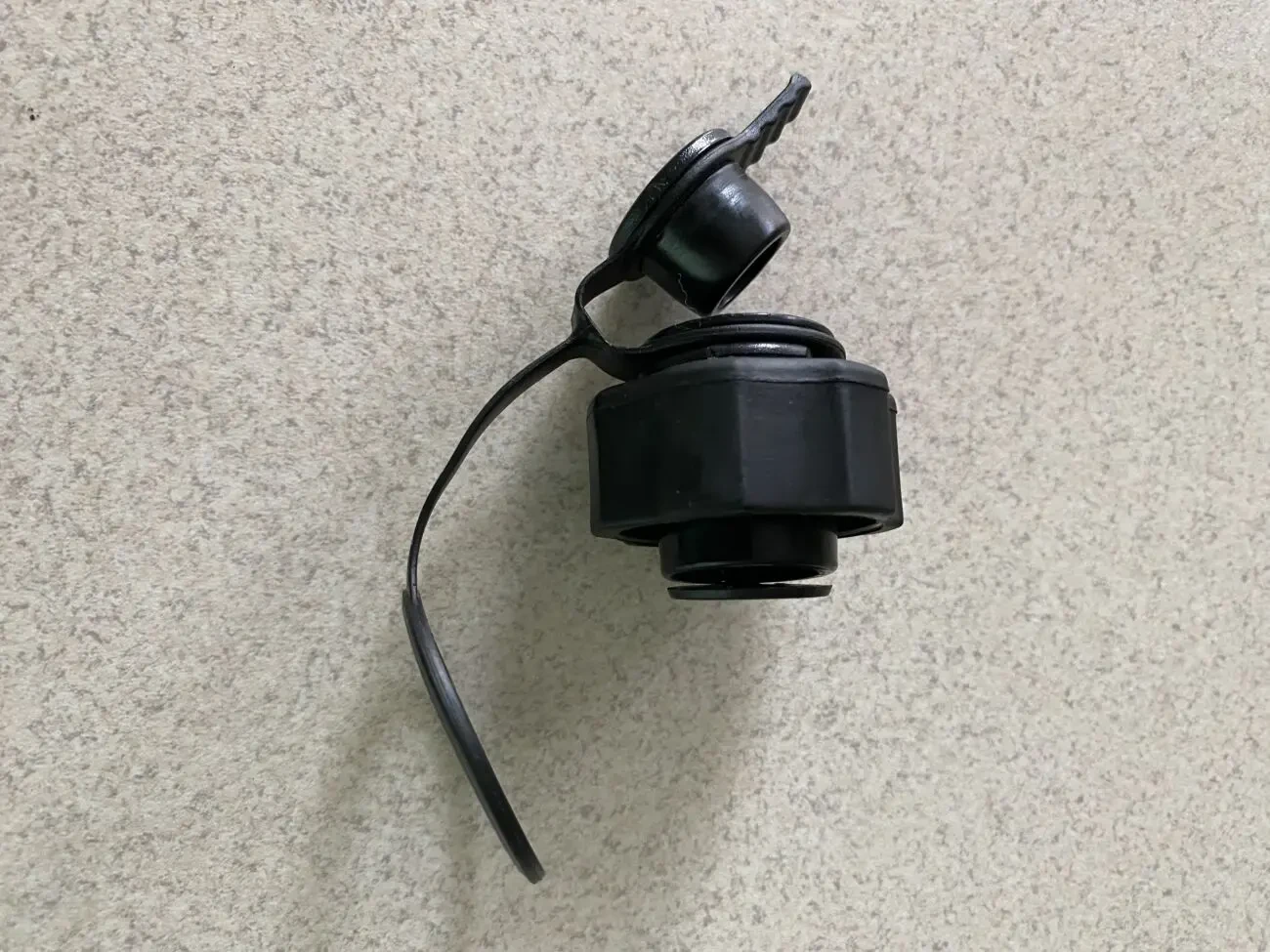 Клапан в надувной матрас Итекс двуспальный.