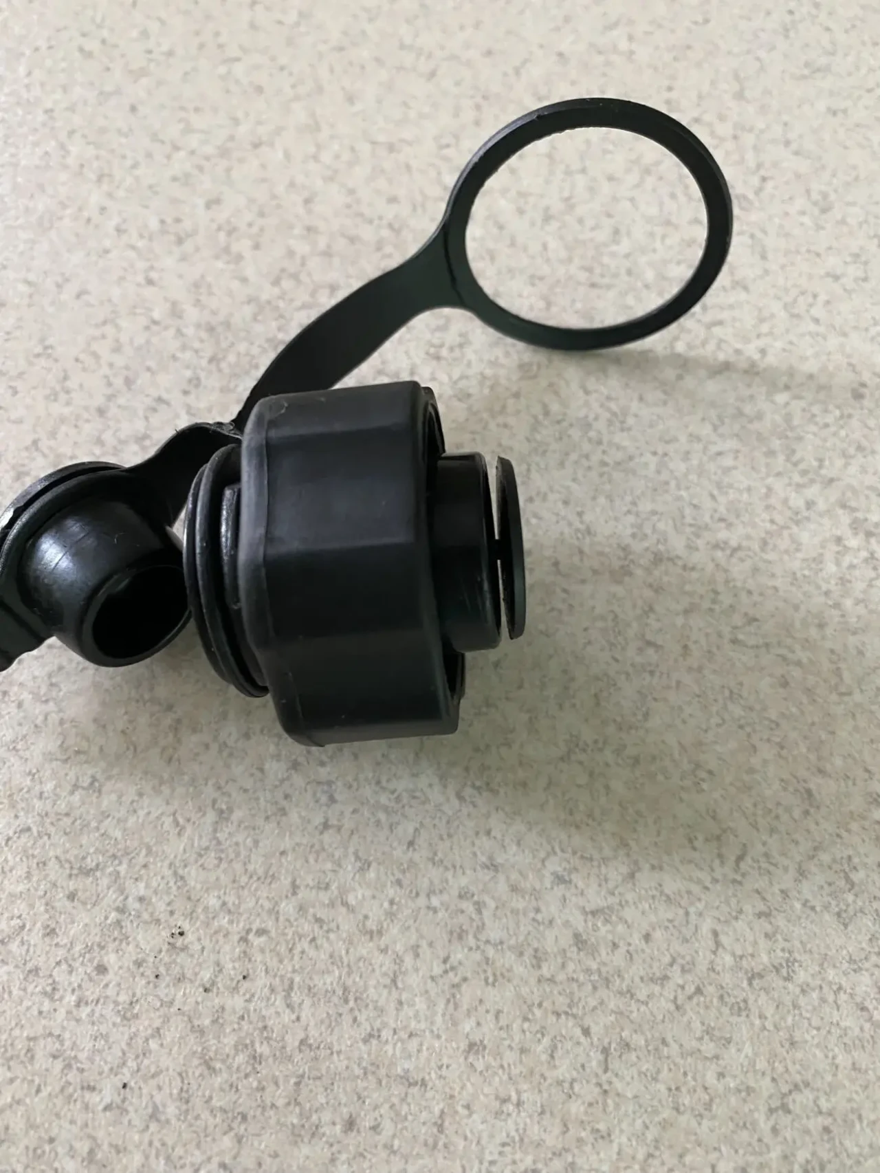 Клапан в надувной матрас Итекс двуспальный. 3