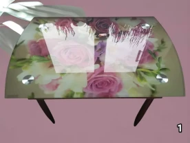 Стол обеденный стеклянный.