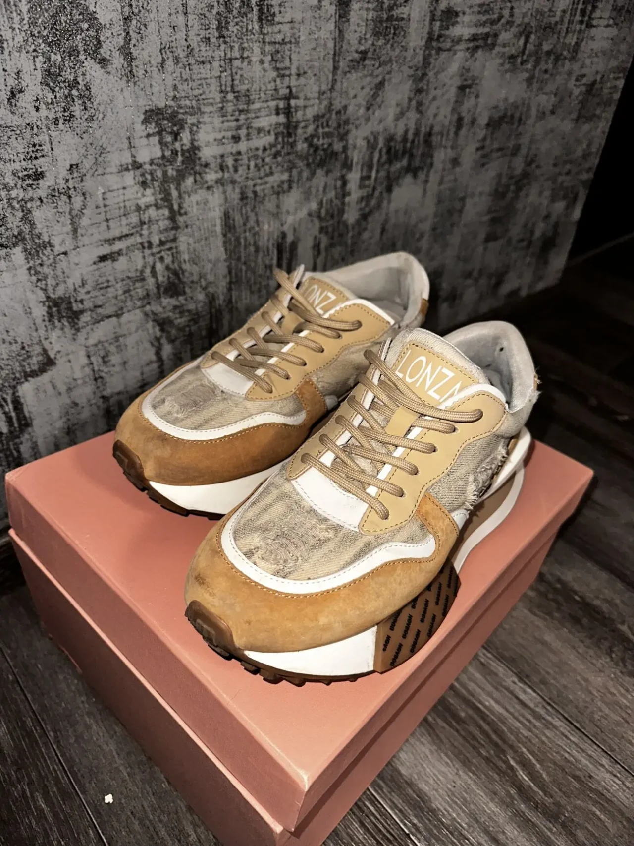 Кросівки жіночі Lonza 2