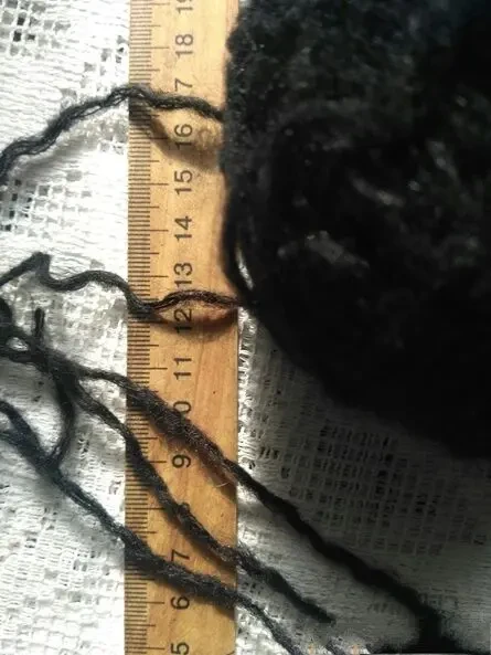 Шапка шарф пряжа нитки пушистые мохер 25 %, черный цвет 5