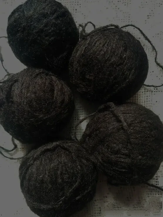 Шапка шарф пряжа нитки пушистые мохер 25 %, черный цвет 7