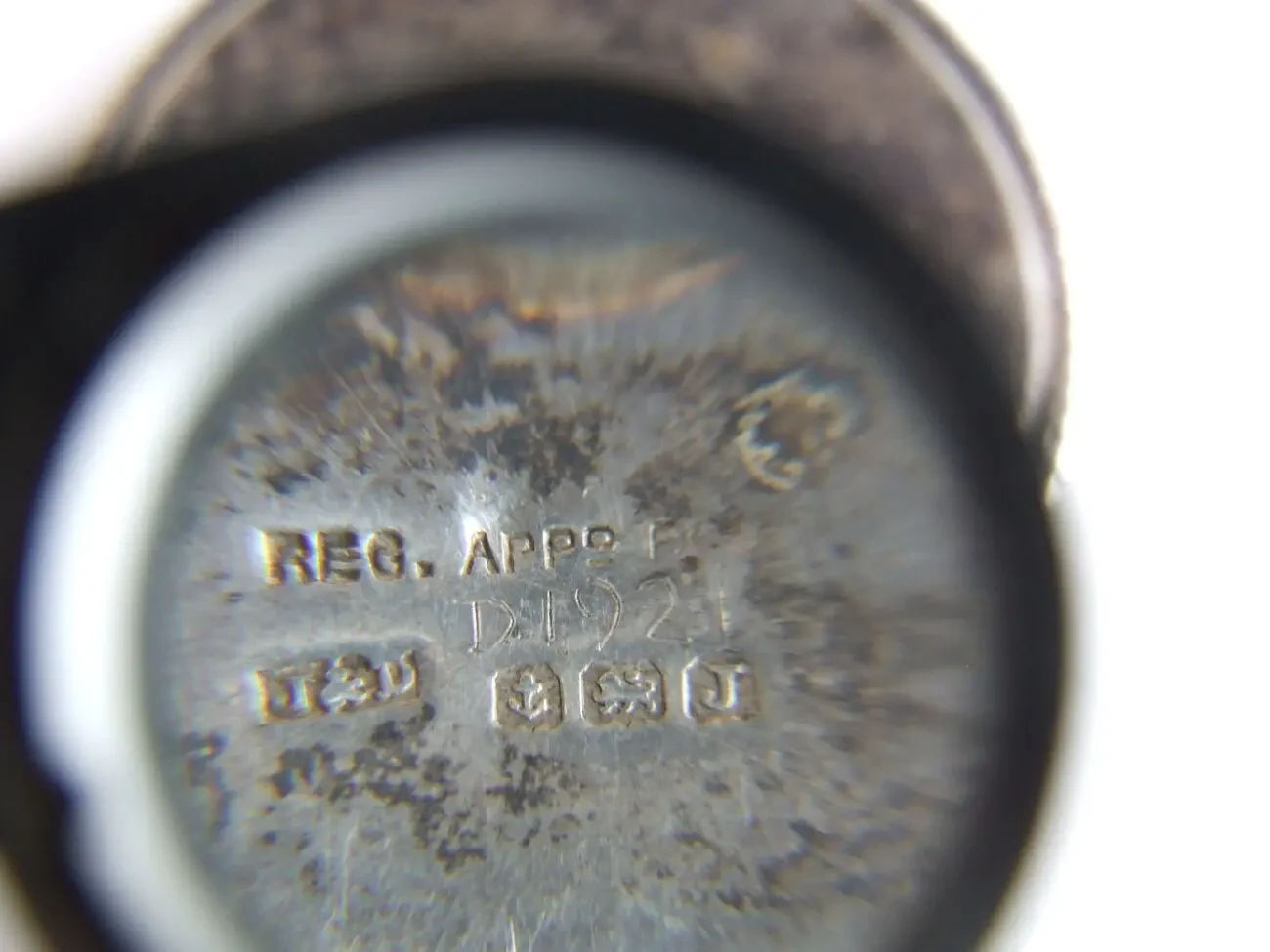 Табакерка или таблетница серебро 925 проба .вес 18 грам. раз. 5х0.5 см 3