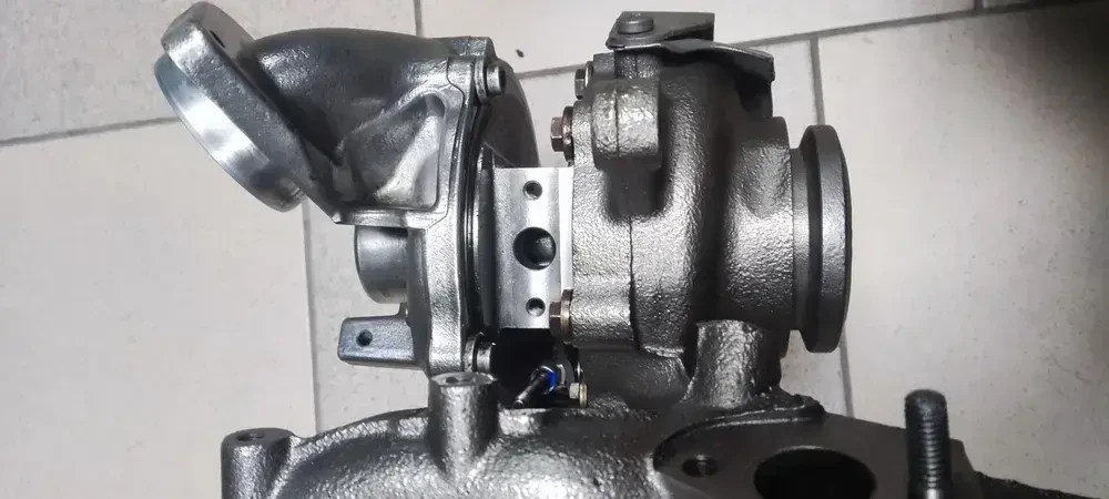 Турбокомпресор Volkswagen Passat B 7 03L253010G 4