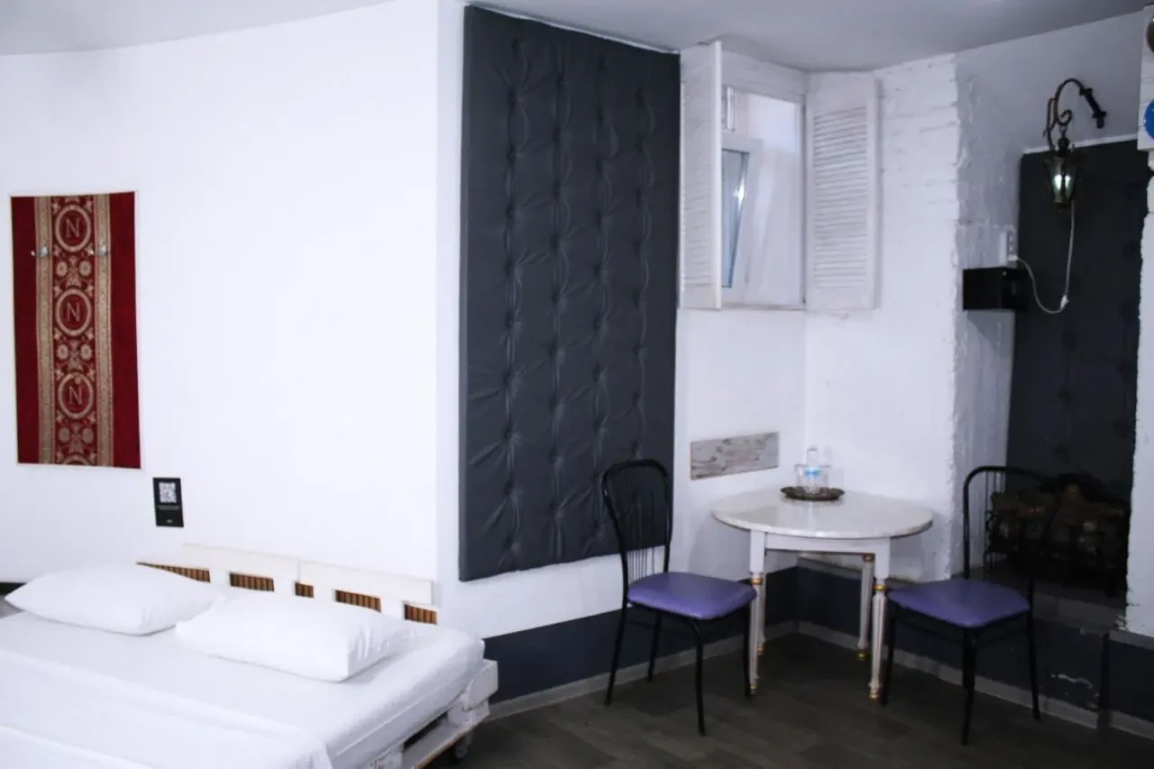 Сімейний номер з гойдалкою, в укритті 9