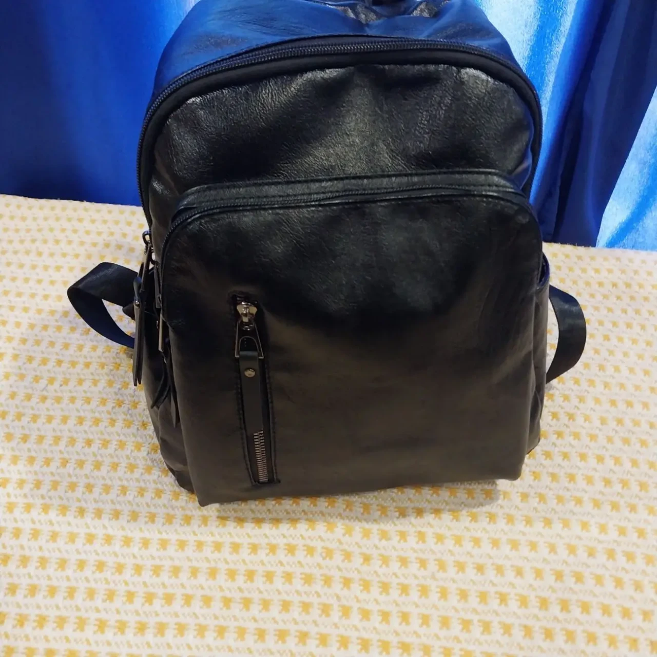 Класичний жіночий рюкзак