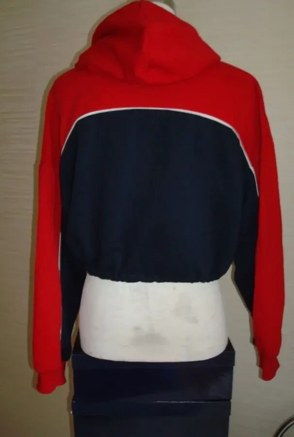 Теплое худи женское укороченное на резинке с капюшоном 6