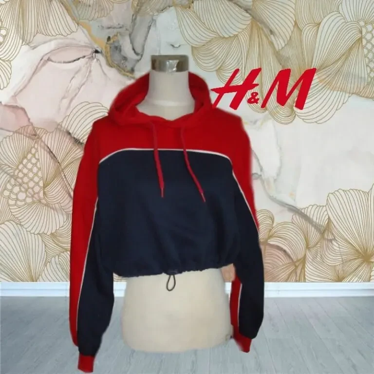 Теплое худи женское укороченное на резинке с капюшоном 3