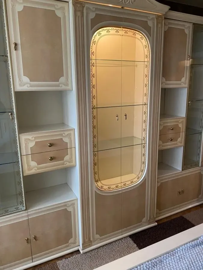 Продам стінку у вітальню з вітриною 3