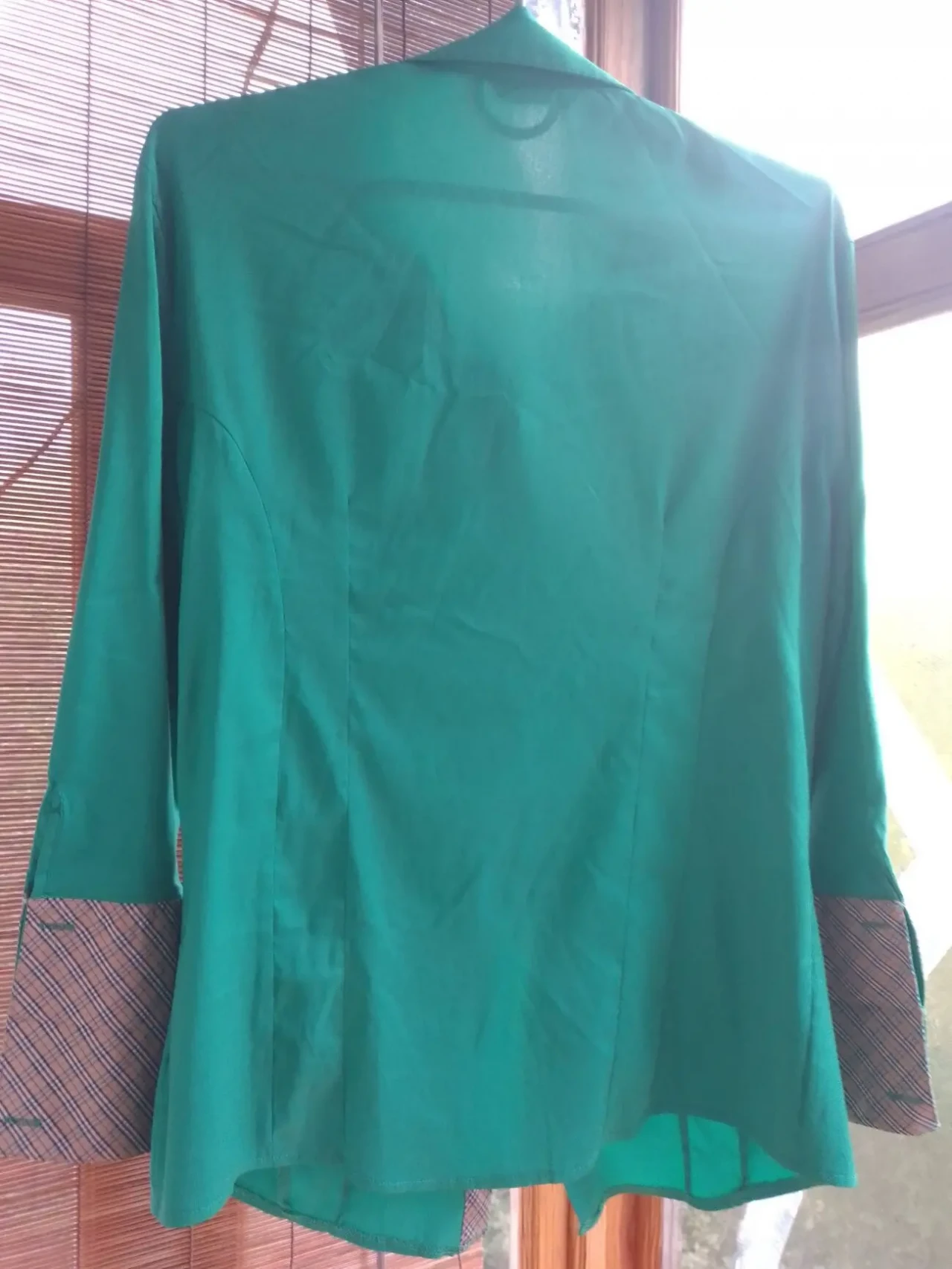 Зеленая блузка рубашка 10 с хлопок стрейч, клетка бежевая манжеты 2