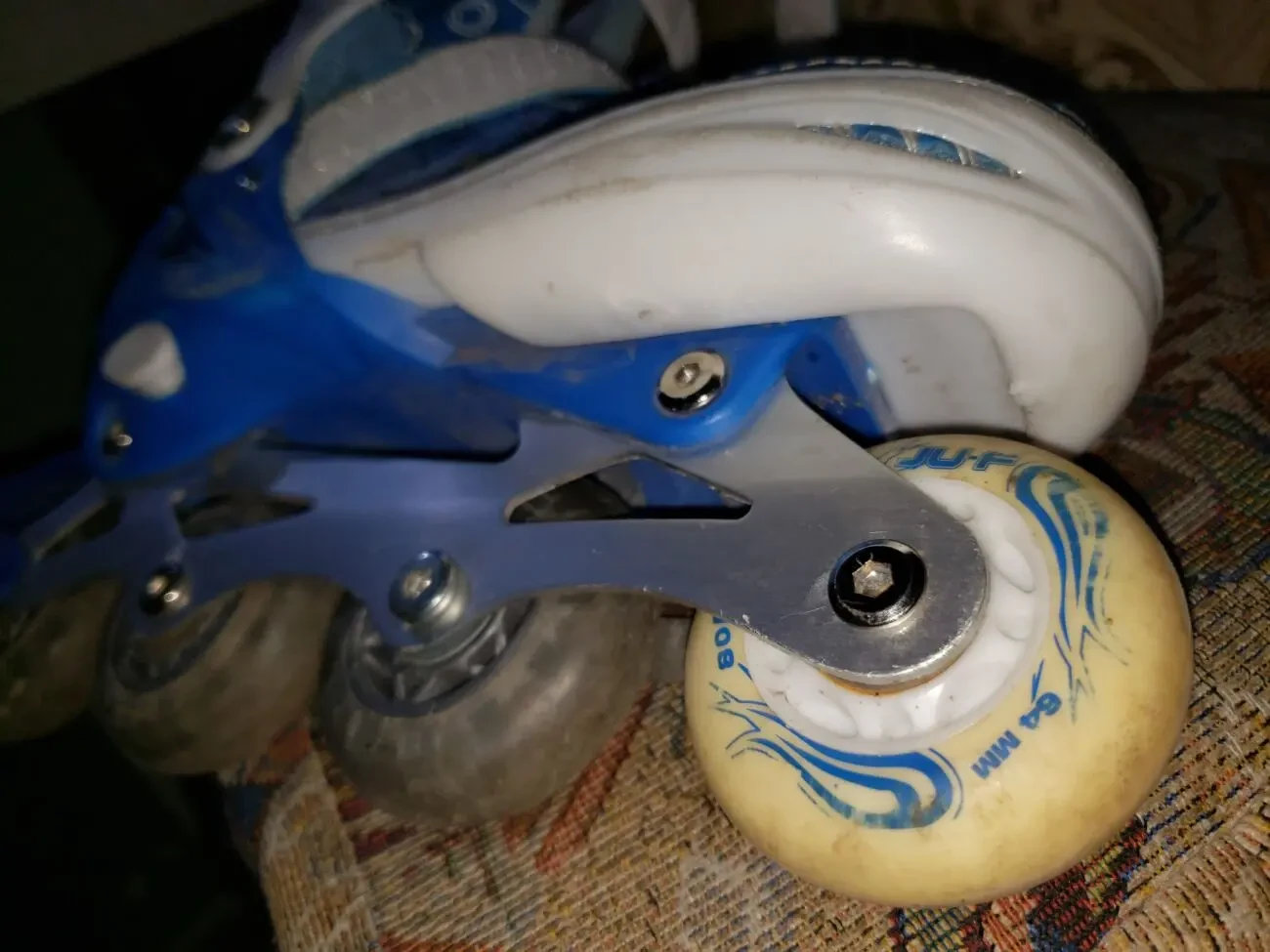 Роликовые коньки с регулировкой размера от 33 до 37. 5