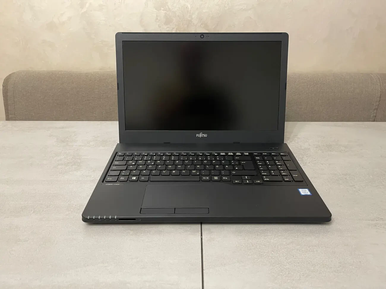 Ноутбук Fujitsu LifeBook A557, 15,6 FHD IPS, i5-7200U, 16GB, 250GB SSD 5