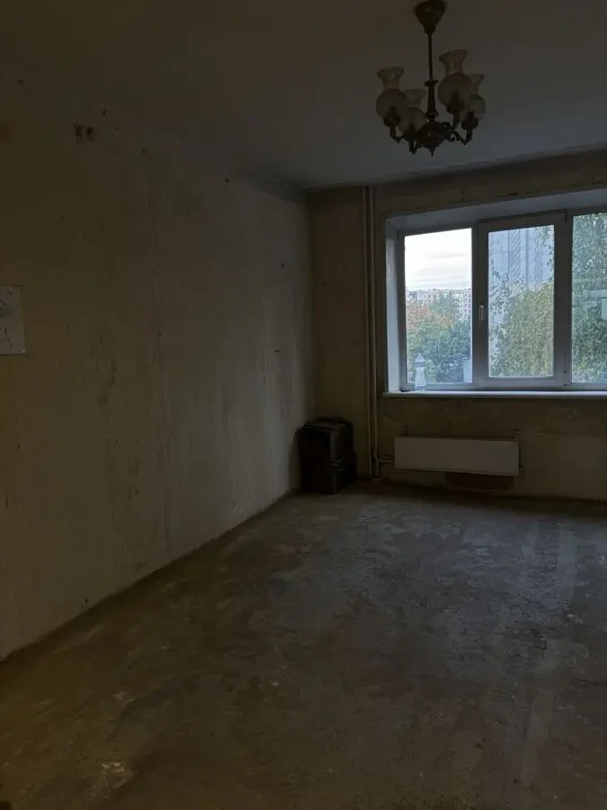 Продам чудову 4-х кім. квартиру, по М. Лушпи (підготовлена під ремонт) 4